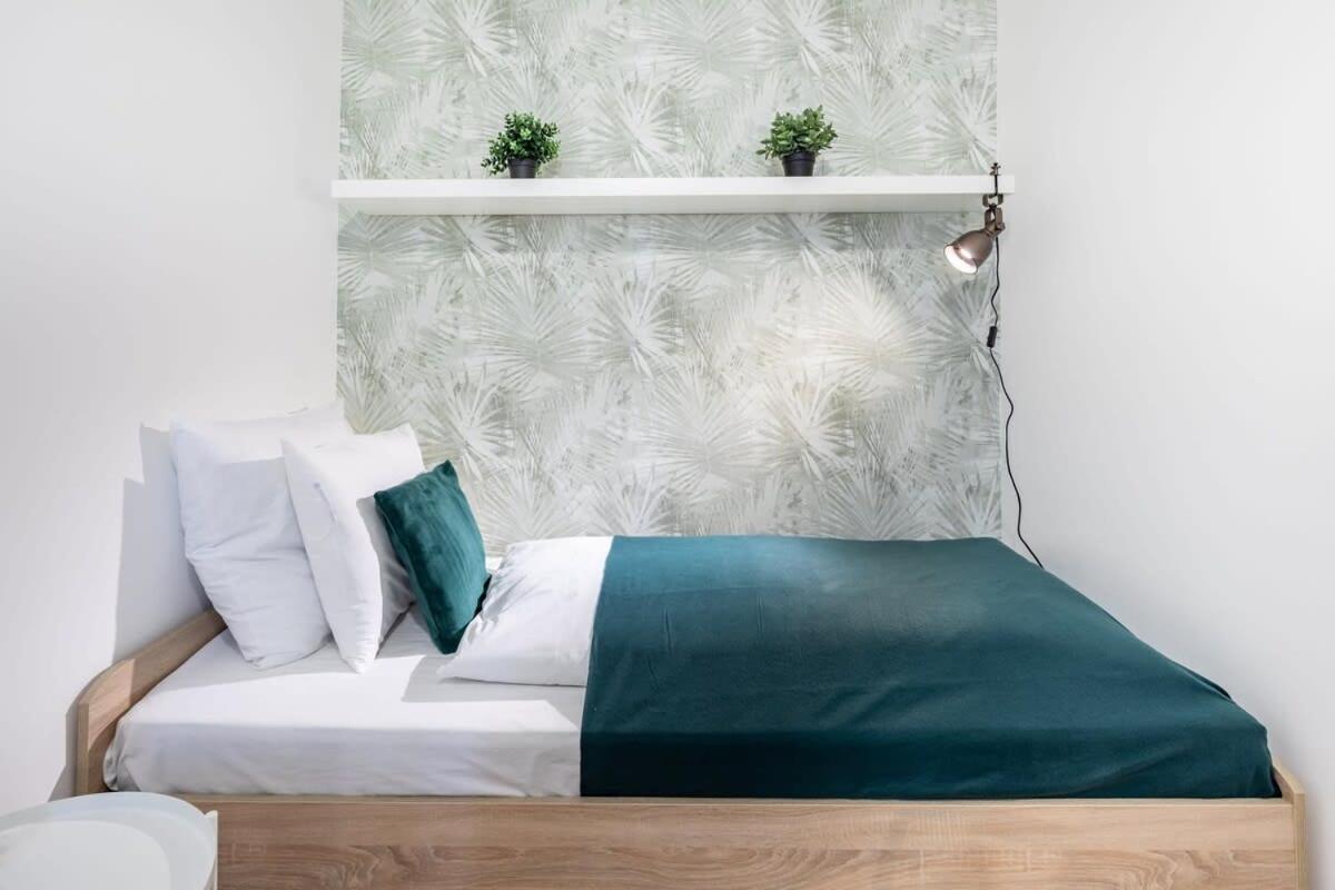 Ultra Central - New - Comfy *